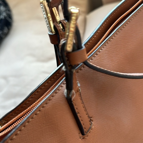 TORY BURCH Saffiano Tote - Picture 7 of 9